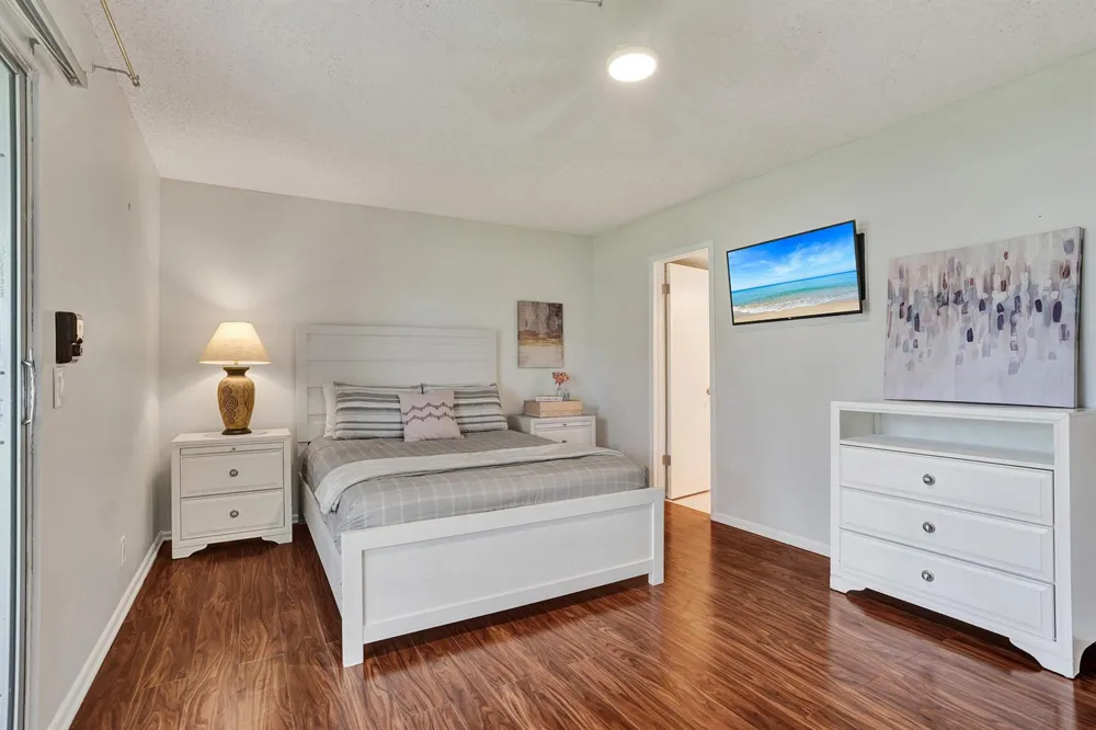 566 Fanshaw Boca Raton, FL 33434