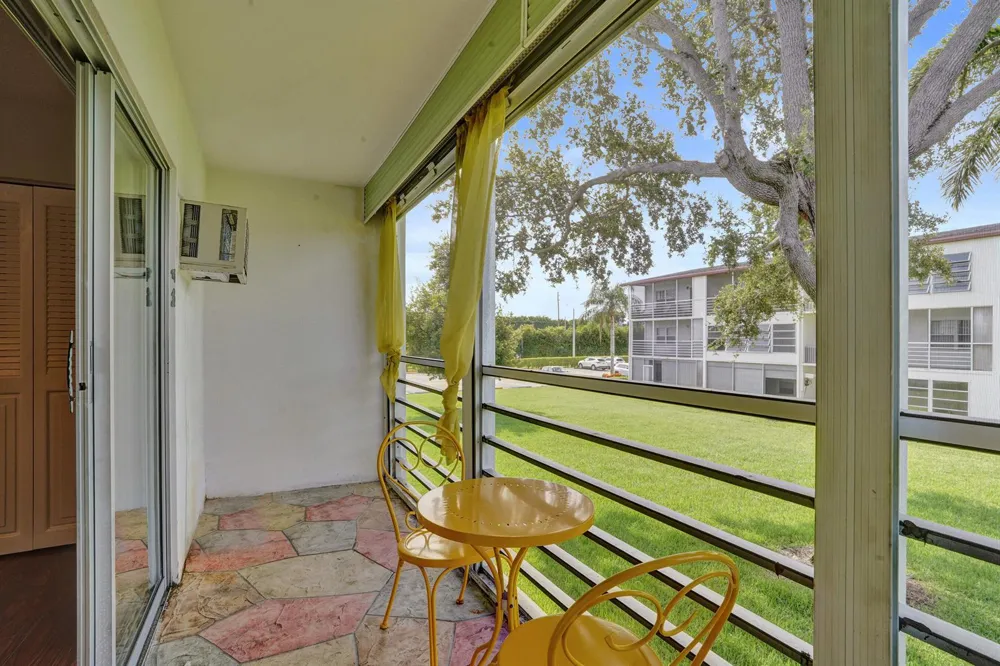 566 Fanshaw Boca Raton, FL 33434