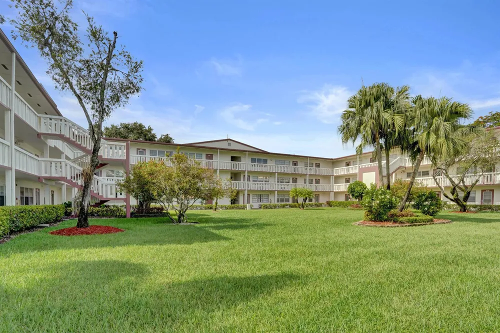 566 Fanshaw Boca Raton, FL 33434