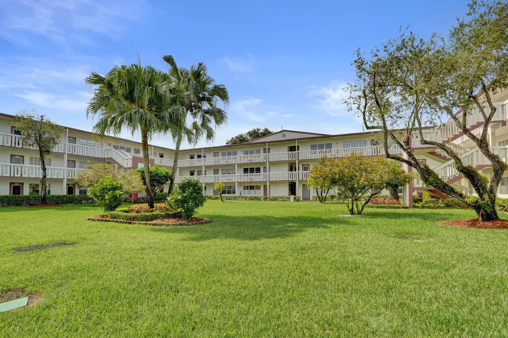 566 Fanshaw Boca Raton, FL 33434