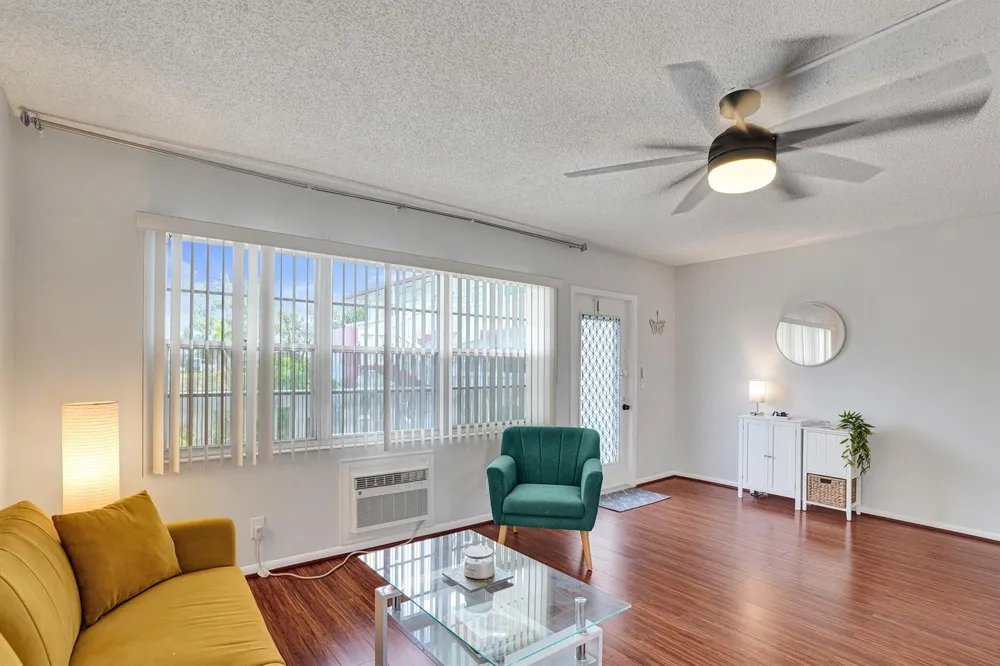 566 Fanshaw Boca Raton, FL 33434