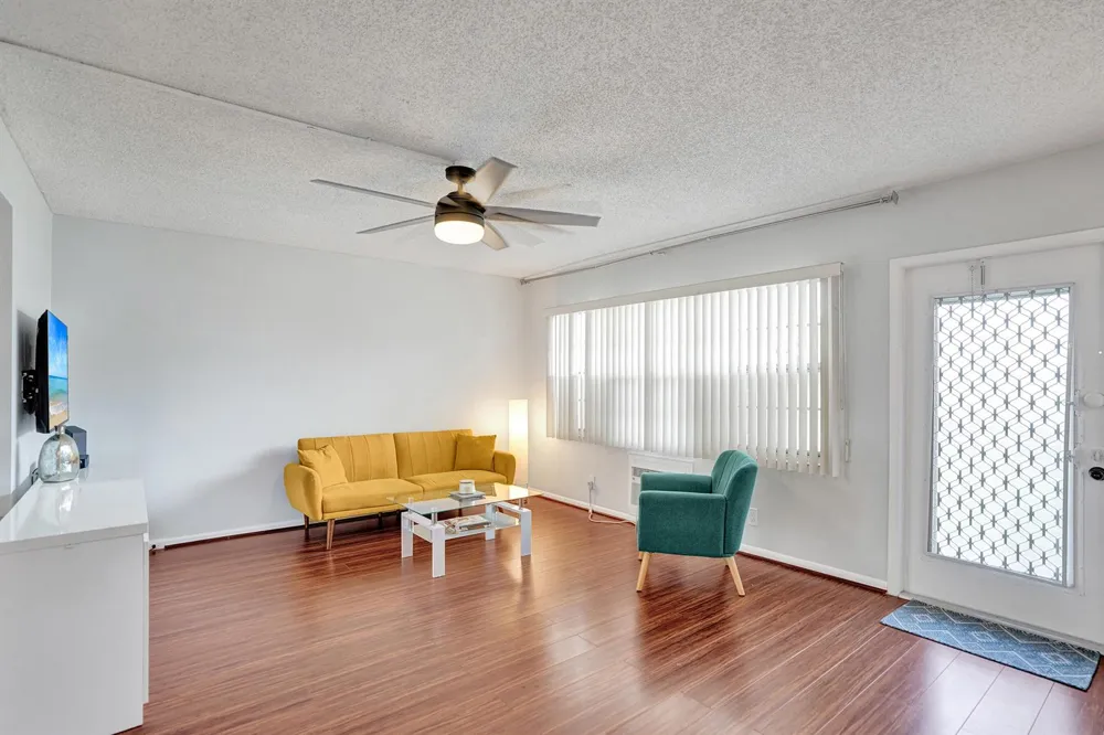 566 Fanshaw Boca Raton, FL 33434