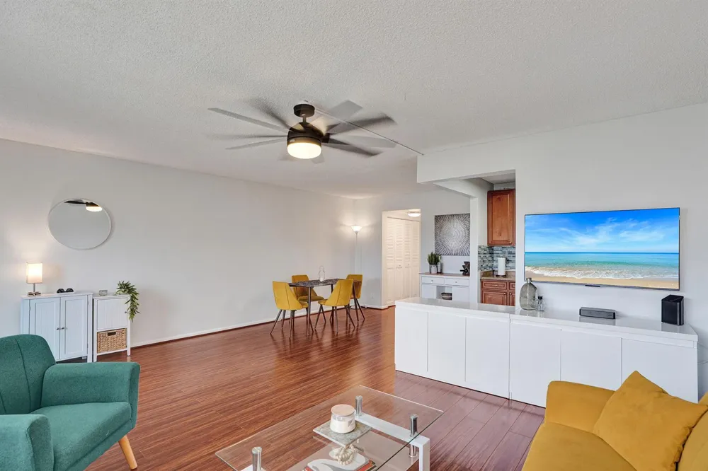 566 Fanshaw Boca Raton, FL 33434