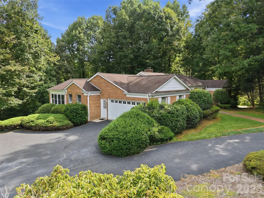 12 Legendary Road Hendersonville, NC 28739