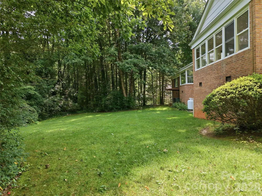 12 Legendary Road Hendersonville, NC 28739