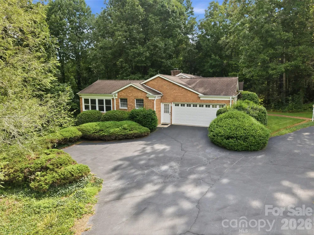 12 Legendary Road Hendersonville, NC 28739