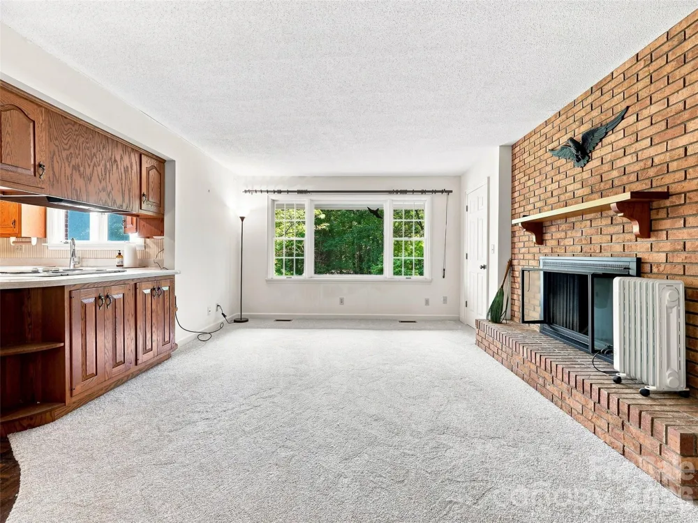 12 Legendary Road Hendersonville, NC 28739