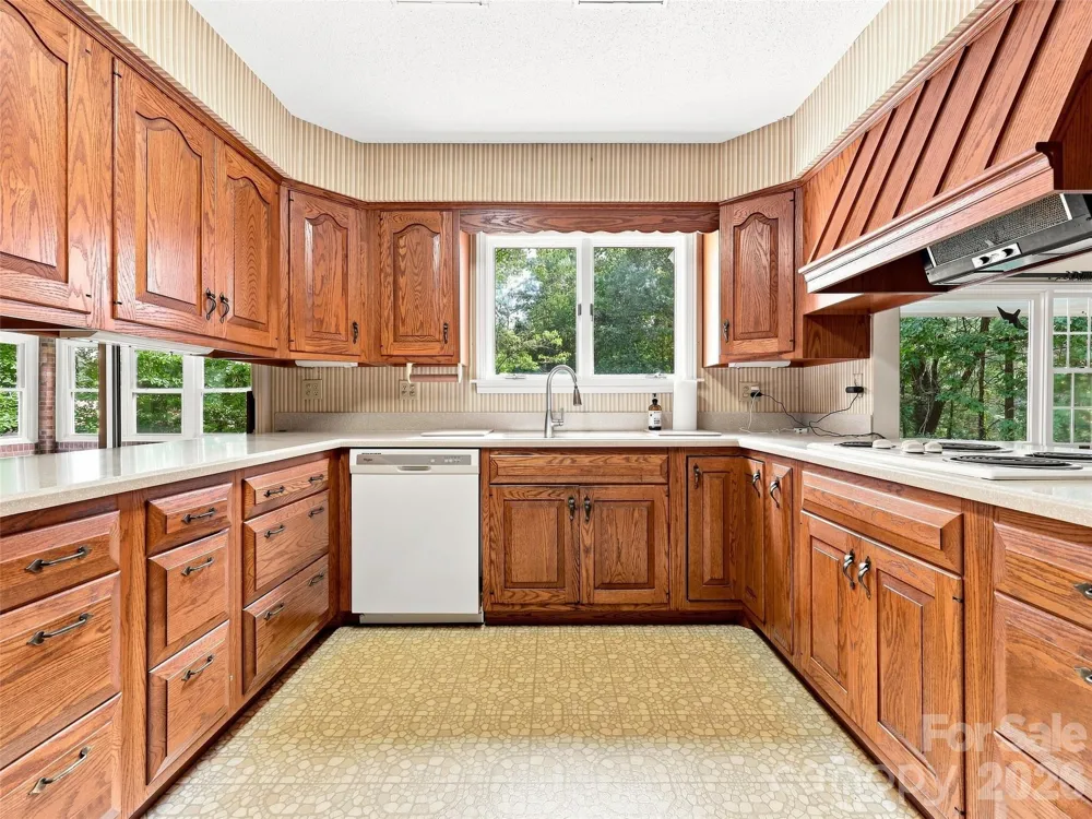 12 Legendary Road Hendersonville, NC 28739