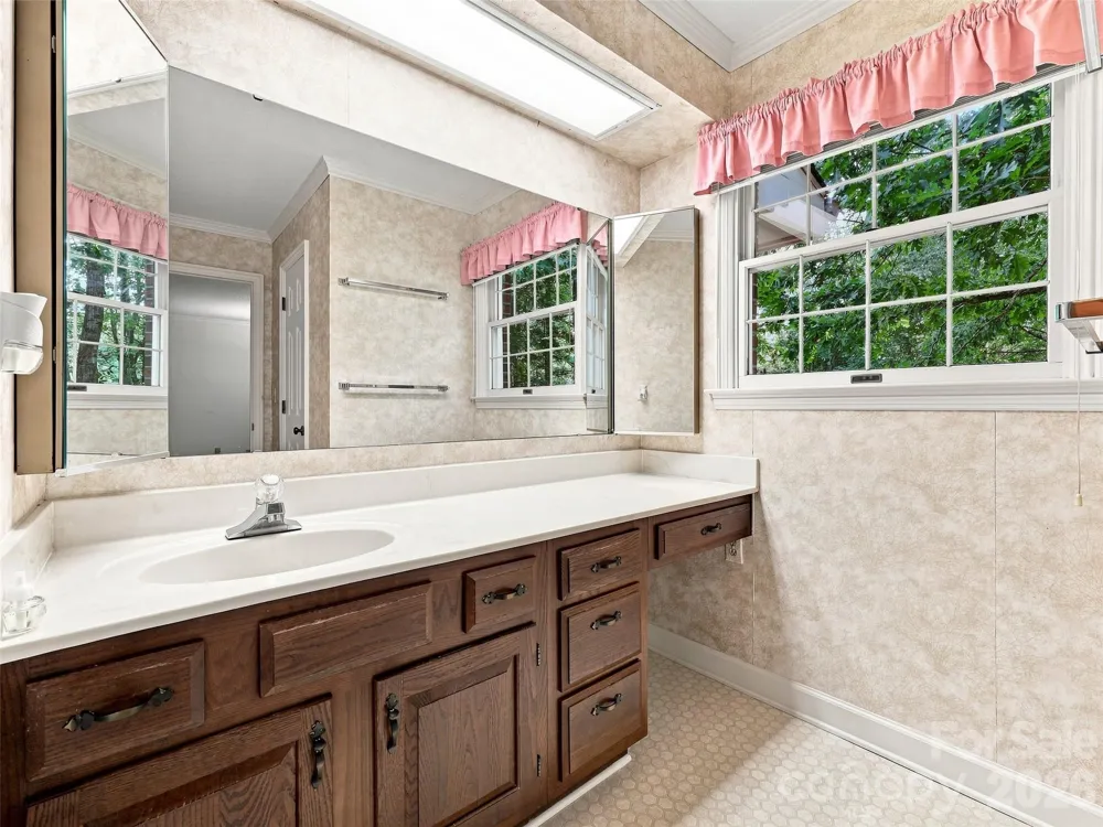 12 Legendary Road Hendersonville, NC 28739