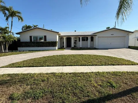 4450 NW 9th St