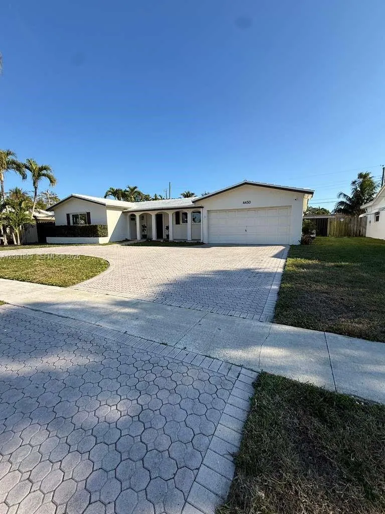 4450 NW 9th St Coconut Creek, FL 33066