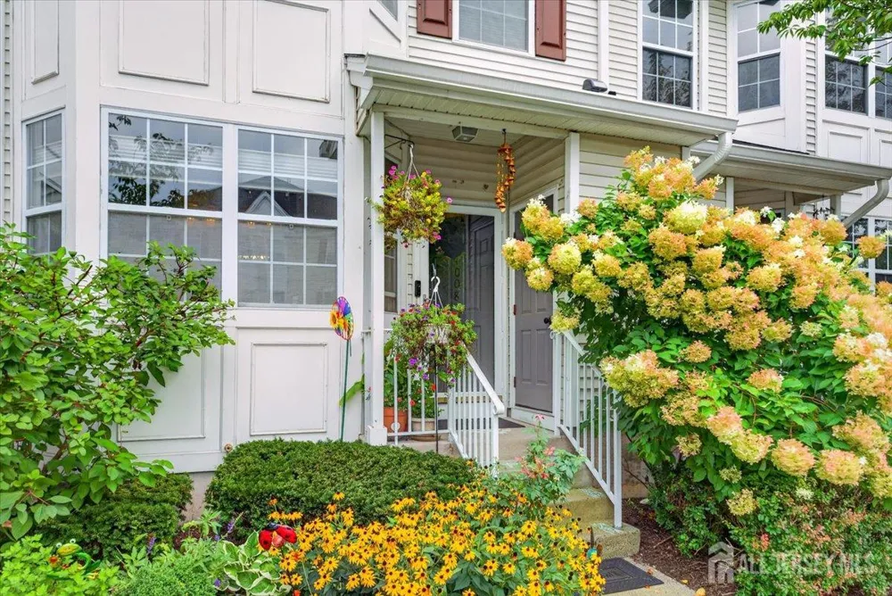 1008 Blossom Circle South Brunswick, NJ 08810
