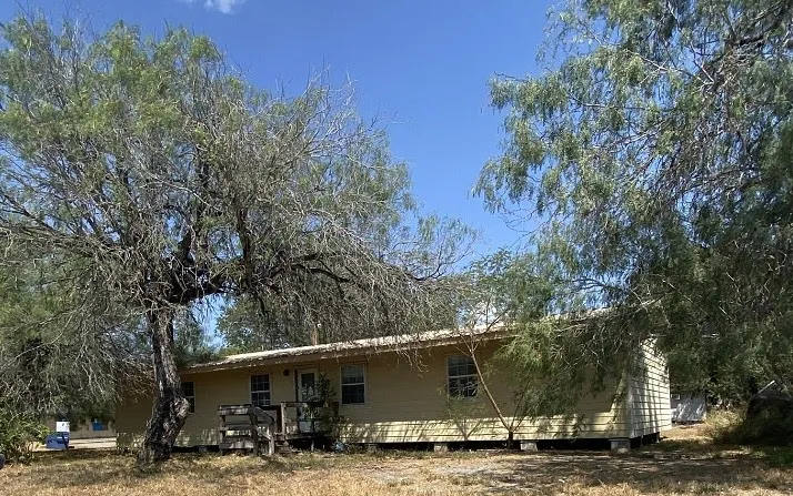 220 Hartman Falfurrias, TX 78355
