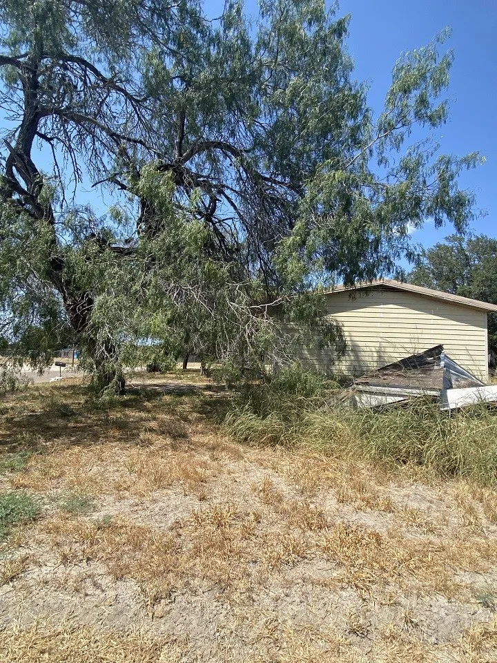 220 Hartman Falfurrias, TX 78355