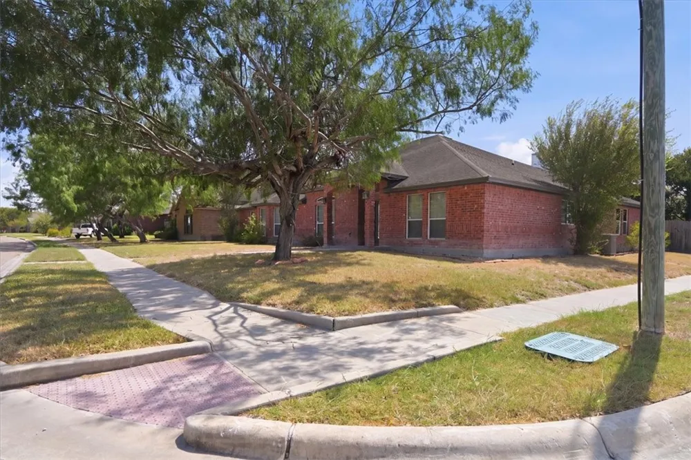 4201 Lake Apache Drive Corpus Christi, TX 78413