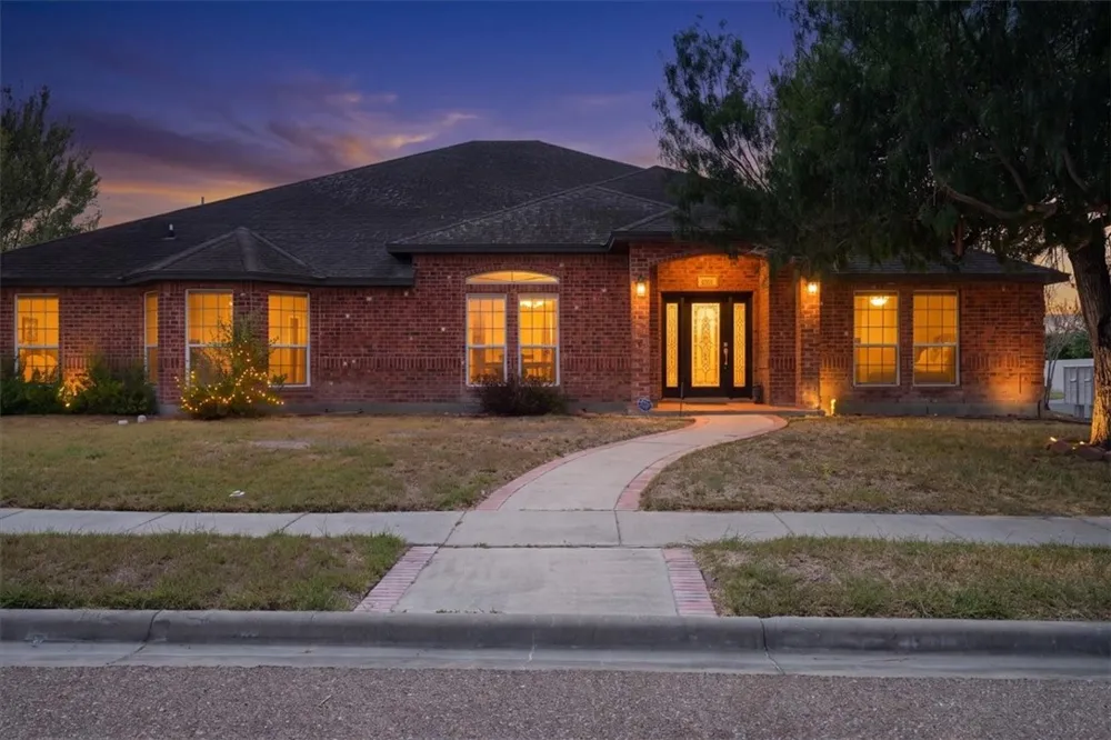 4201 Lake Apache Drive Corpus Christi, TX 78413