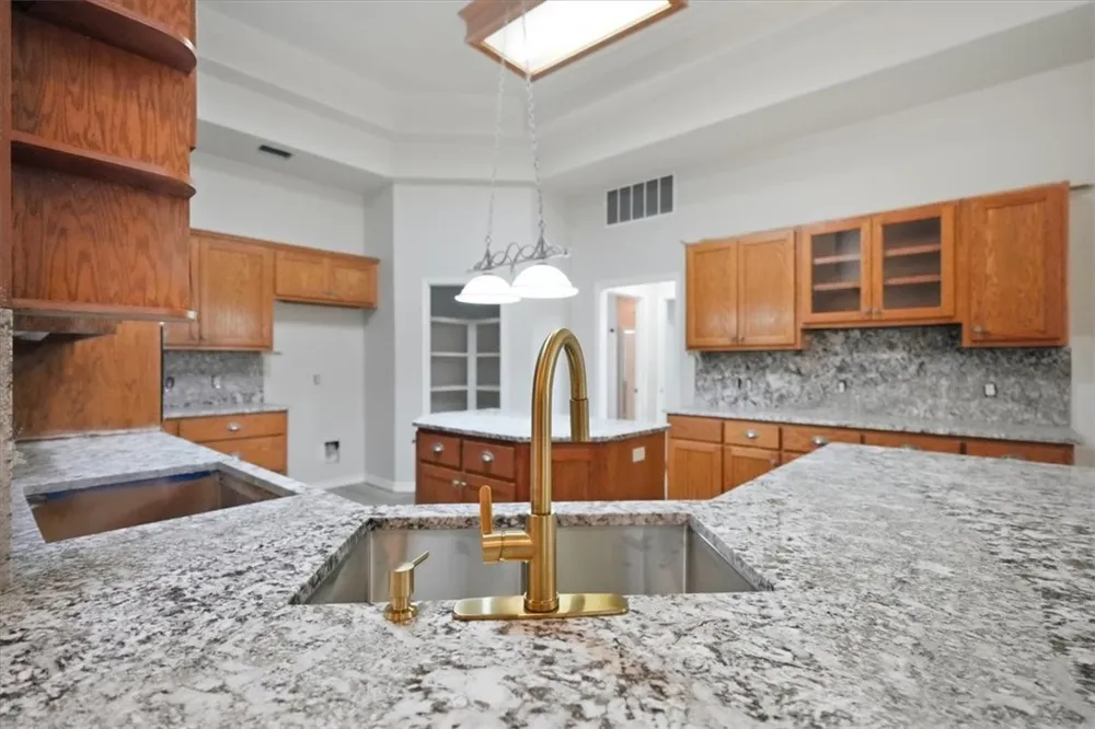4201 Lake Apache Drive Corpus Christi, TX 78413