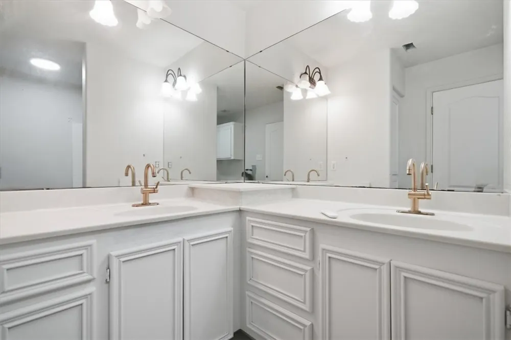 4201 Lake Apache Drive Corpus Christi, TX 78413