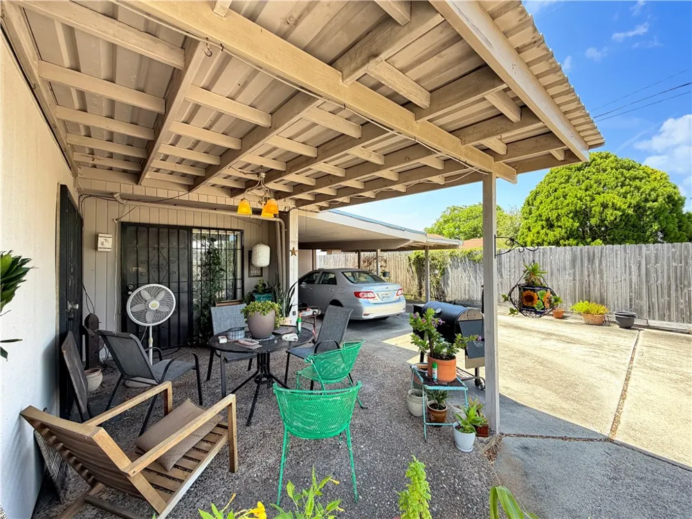 4421 Gaines Street #4 Corpus Christi, TX 78412