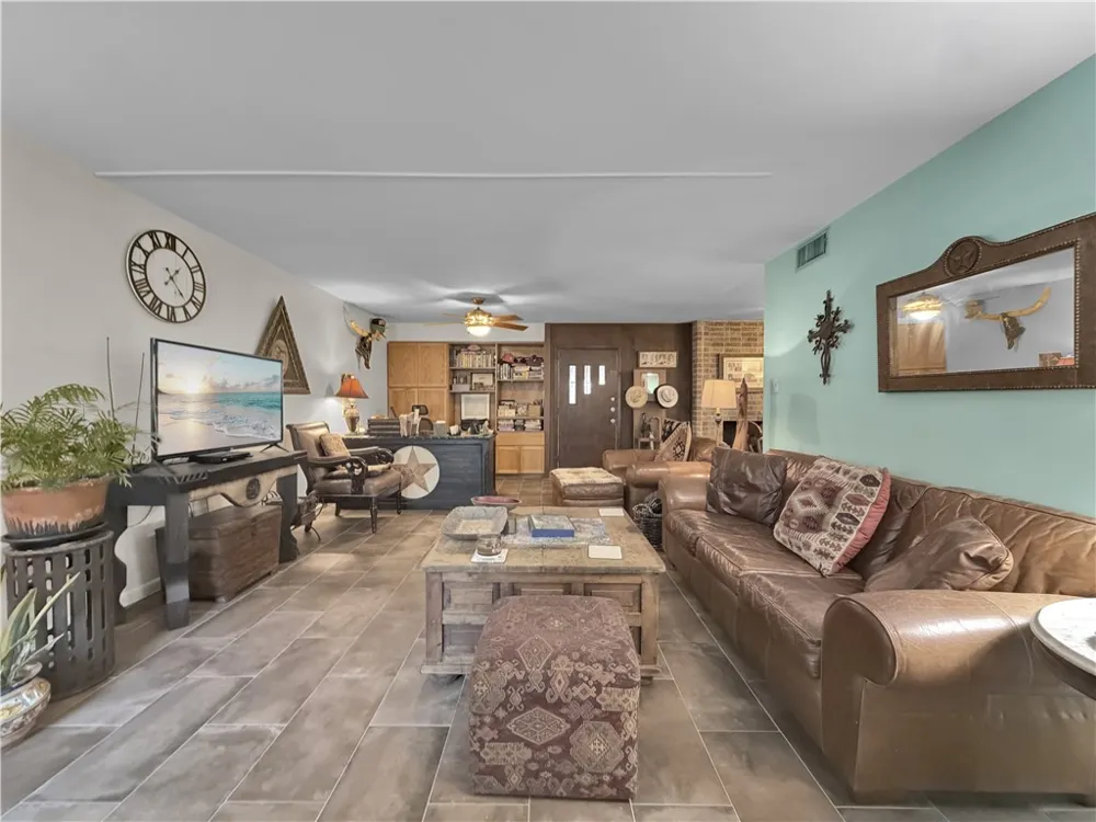 4421 Gaines Street #4 Corpus Christi, TX 78412
