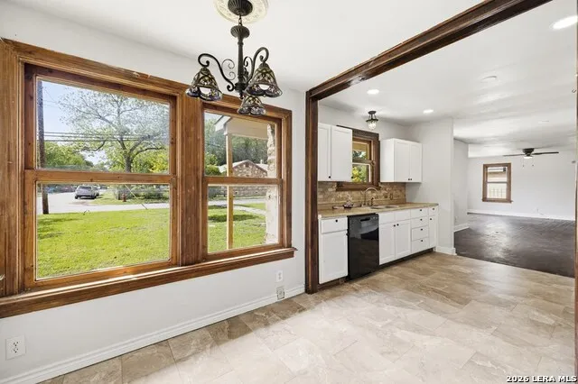 111 LEWIS AVE Kerrville, TX 78028
