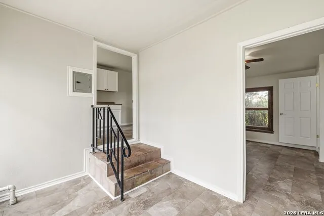 111 LEWIS AVE Kerrville, TX 78028