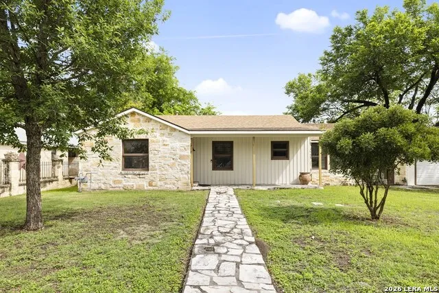 111 LEWIS AVE Kerrville, TX 78028