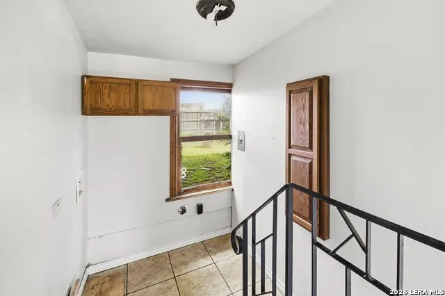 111 LEWIS AVE Kerrville, TX 78028