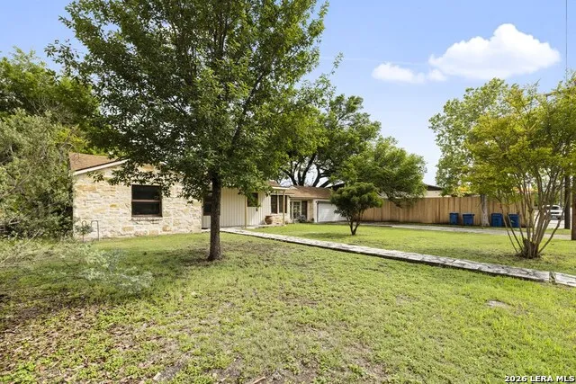 111 LEWIS AVE Kerrville, TX 78028
