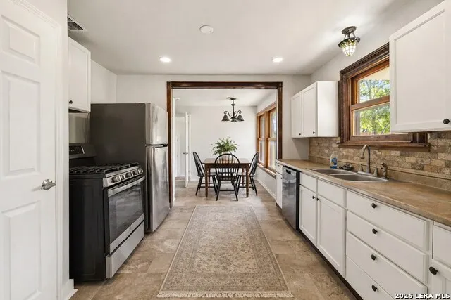 111 LEWIS AVE Kerrville, TX 78028