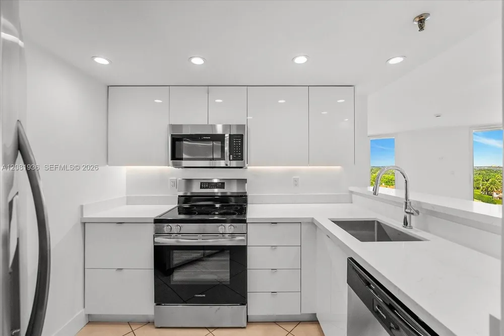 5880 Collins Ave #1004 Miami Beach, FL 33140