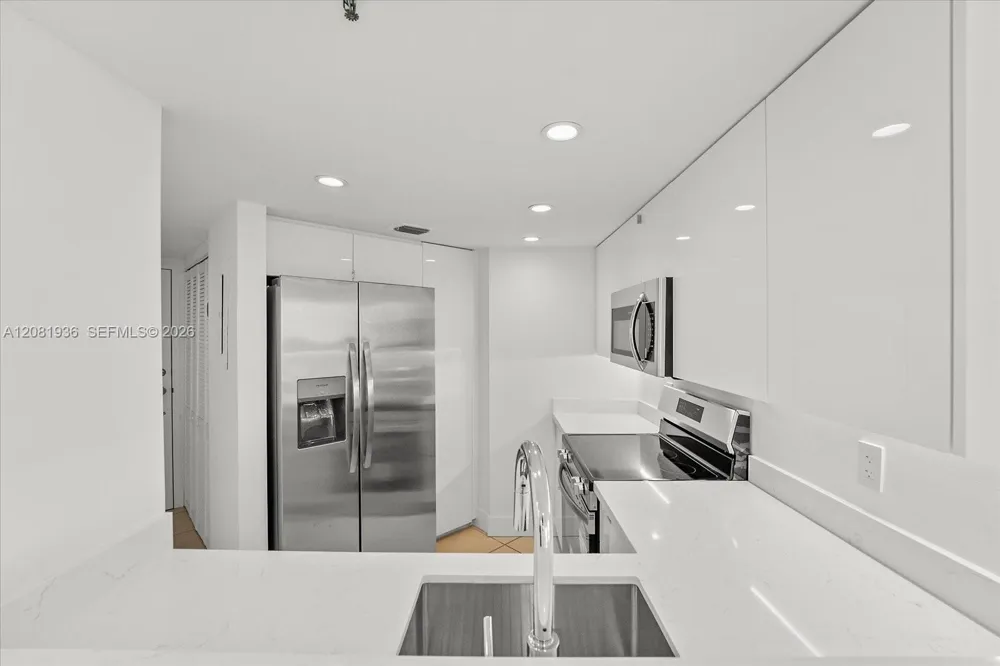 5880 Collins Ave #1004 Miami Beach, FL 33140