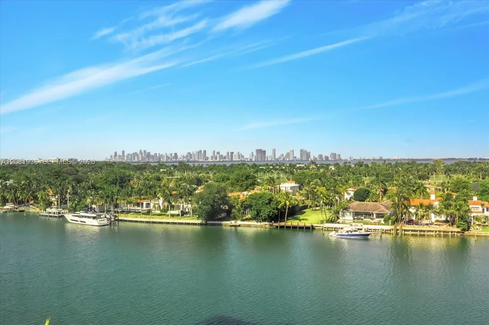5880 Collins Ave #1004 Miami Beach, FL 33140