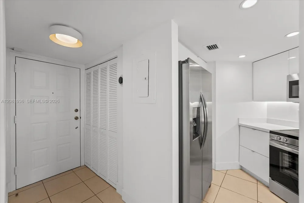 5880 Collins Ave #1004 Miami Beach, FL 33140
