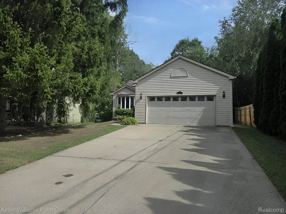 729 Cedarlawn Road Waterford Charter Township, MI 48328