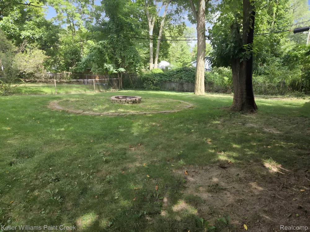 729 Cedarlawn Road Waterford Charter Township, MI 48328