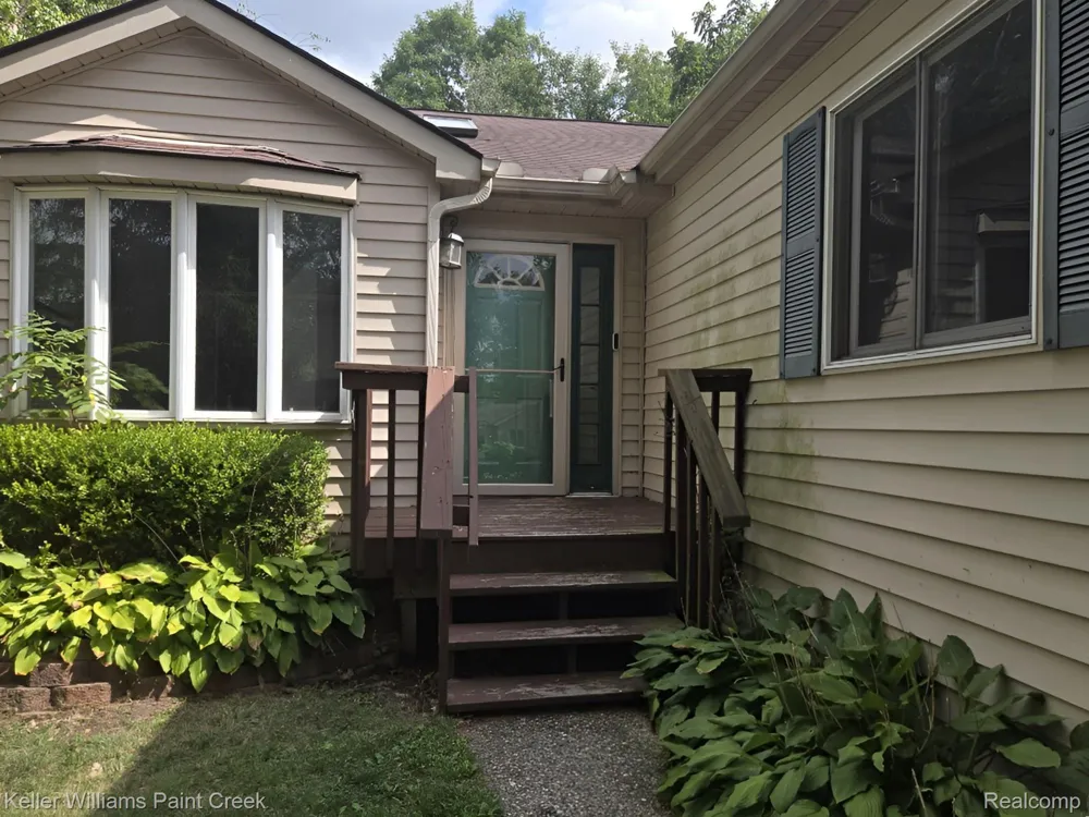 729 Cedarlawn Road Waterford Charter Township, MI 48328