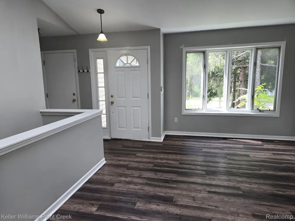 729 Cedarlawn Road Waterford Charter Township, MI 48328