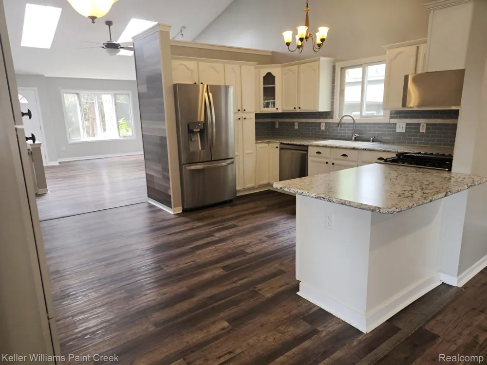 729 Cedarlawn Road Waterford Charter Township, MI 48328