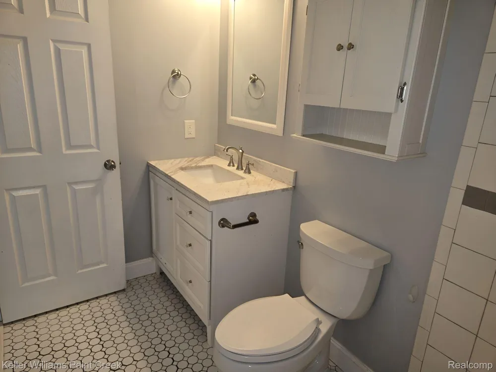 729 Cedarlawn Road Waterford Charter Township, MI 48328