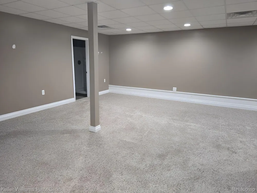 729 Cedarlawn Road Waterford Charter Township, MI 48328