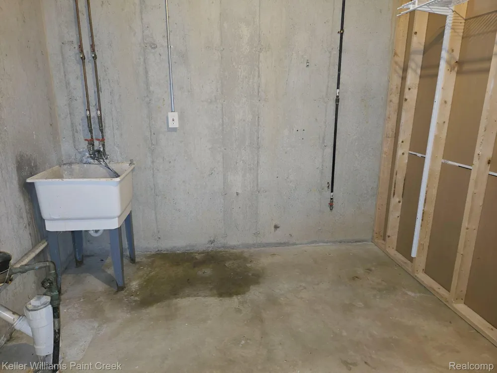 729 Cedarlawn Road Waterford Charter Township, MI 48328