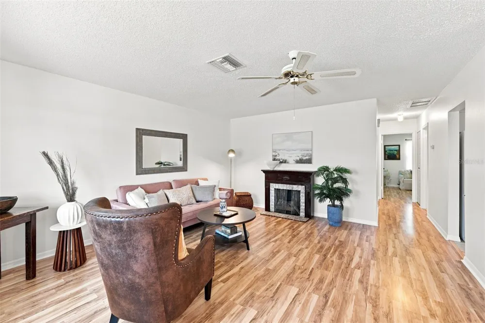 2333 GLENMORE CIRCLE Sun City Center, FL 33573