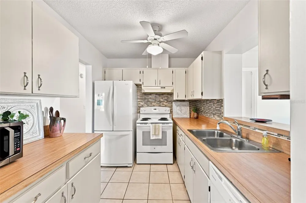 2333 GLENMORE CIRCLE Sun City Center, FL 33573