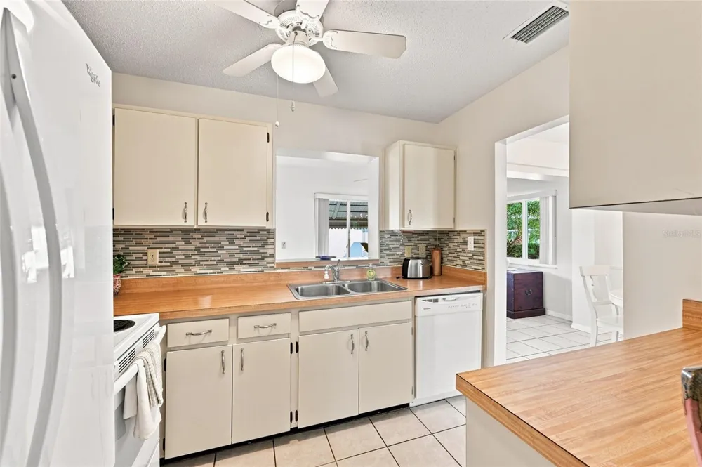 2333 GLENMORE CIRCLE Sun City Center, FL 33573
