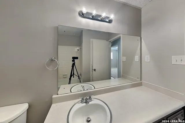 13622 Oak Breeze Universal City, TX 78148