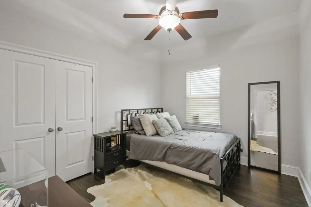 913 Eleanor Street Houston, TX 77009