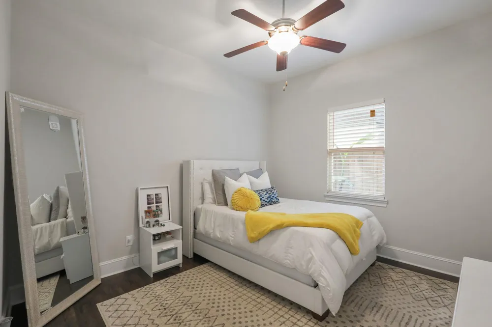 913 Eleanor Street Houston, TX 77009