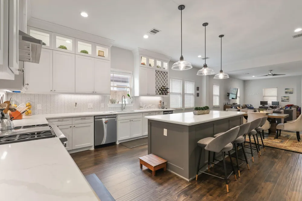 913 Eleanor Street Houston, TX 77009