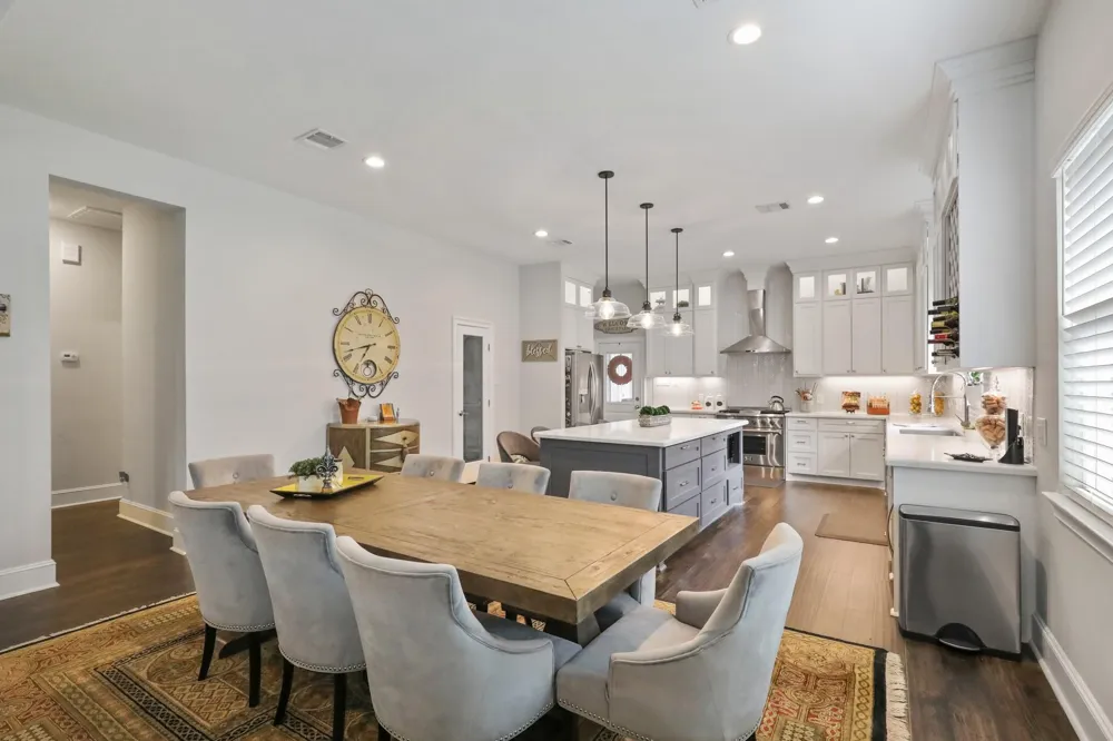 913 Eleanor Street Houston, TX 77009